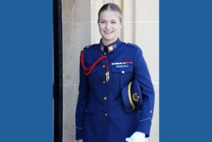 Леонор – бъдещата кралица на Испания вече пилотира сама